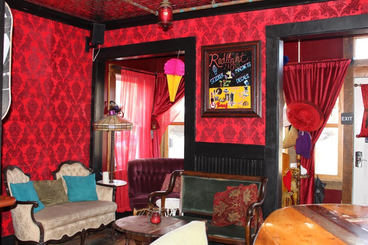 Redlight Historic Bunk Hotel And Speakeasy ทรักกี ภายนอก รูปภาพ