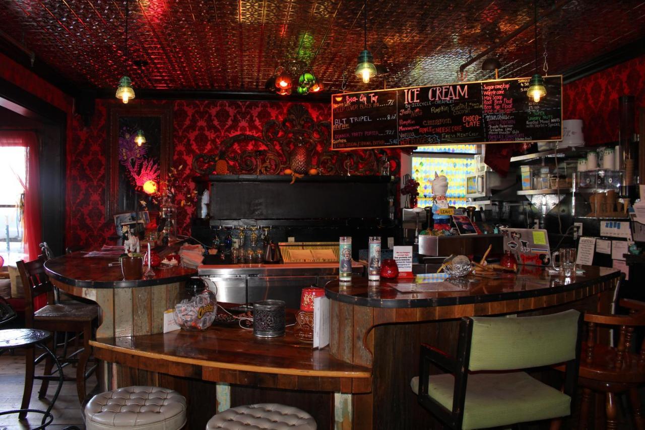 Redlight Historic Bunk Hotel And Speakeasy ทรักกี ภายนอก รูปภาพ
